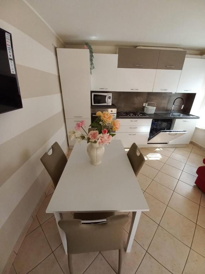 Vicolo 11 Apartment Calmasino Luaran gambar
